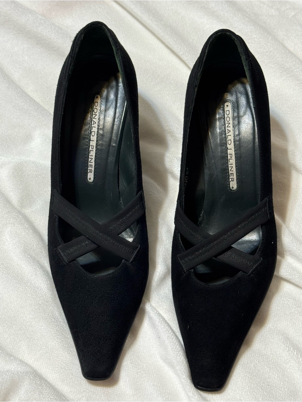 Donald Pliner Black Pointed-Toe Cross-Strap Pumps 7M